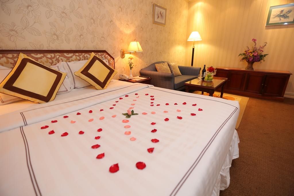 Lotus Saigon Hotel Хошимин Экстерьер фото